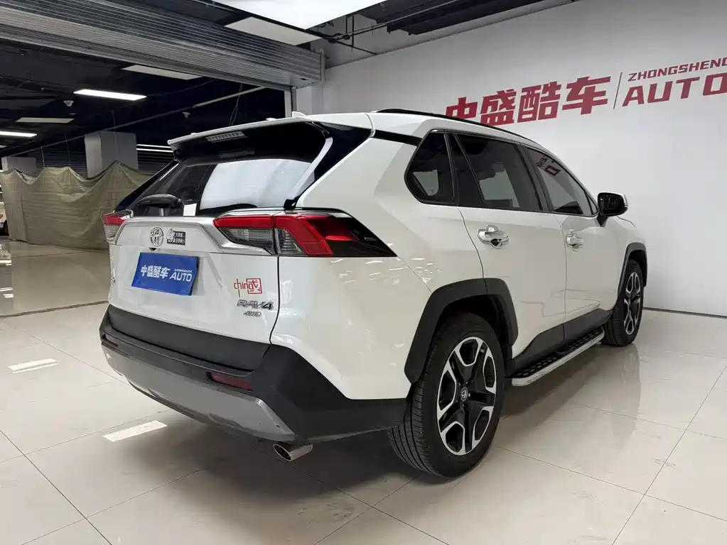 Toyota RAV4 2021 — фото 14