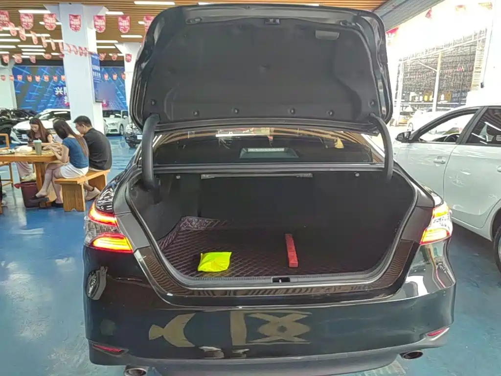 Toyota Camry 2021 — фото 19