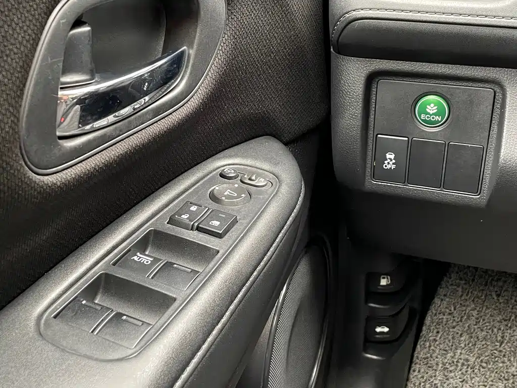 Honda Vezel 2017 — фото 15
