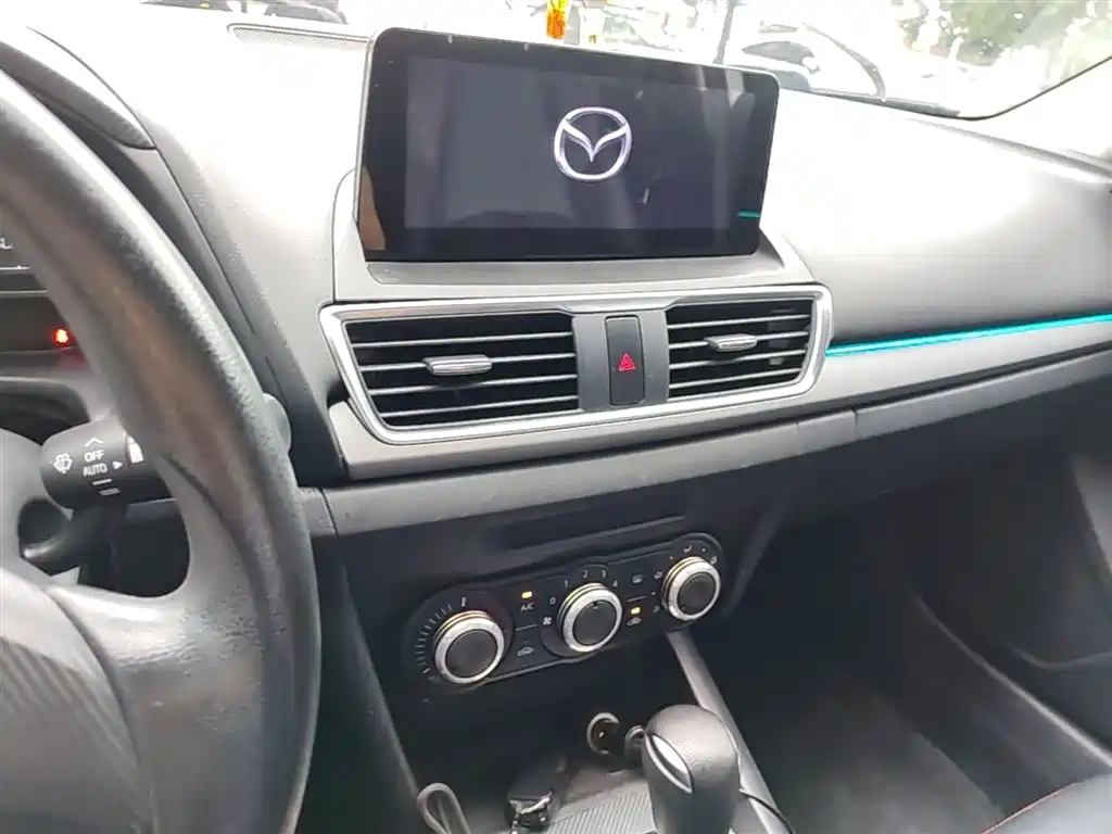 Mazda 3 Axela 2016 — фото 13