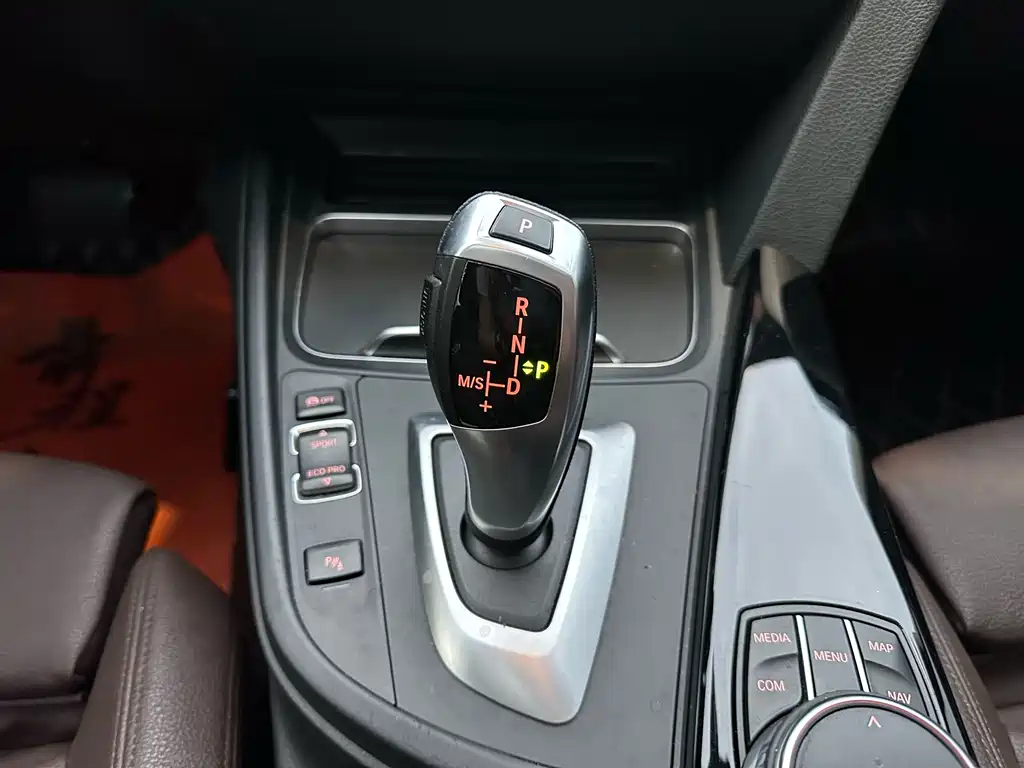 BMW 3 Series 2019 — фото 14