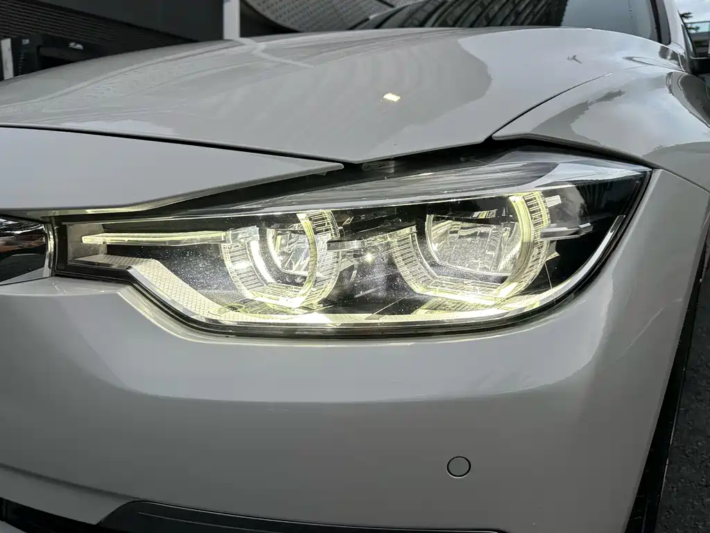 BMW 3 Series 2019 — фото 20