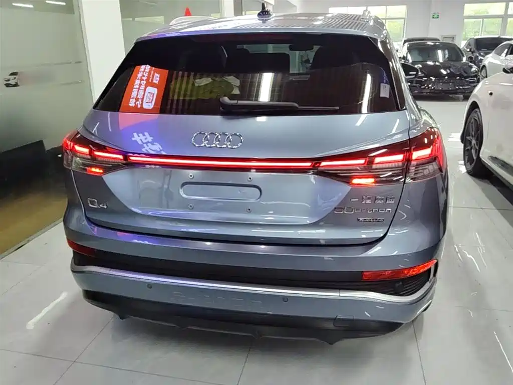 Audi Q4 e-tron 2023 — фото 6