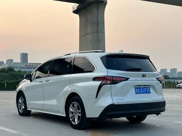 Toyota Sienna 2025