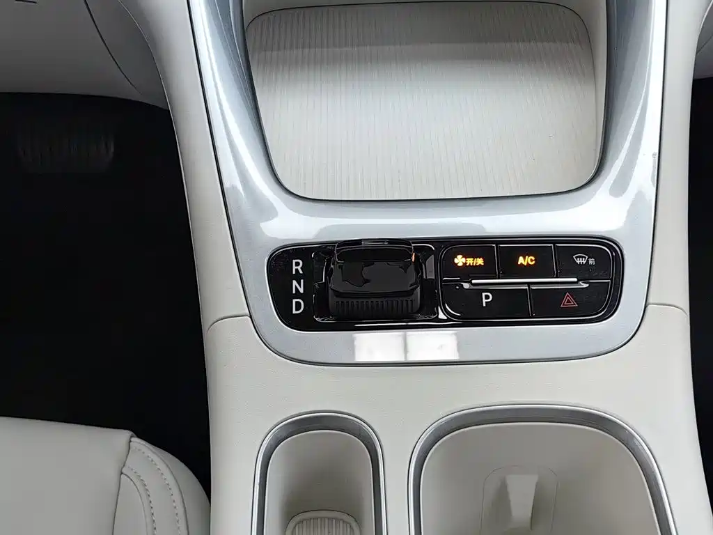 Geely Galaxy Starwish 2026 — фото 13