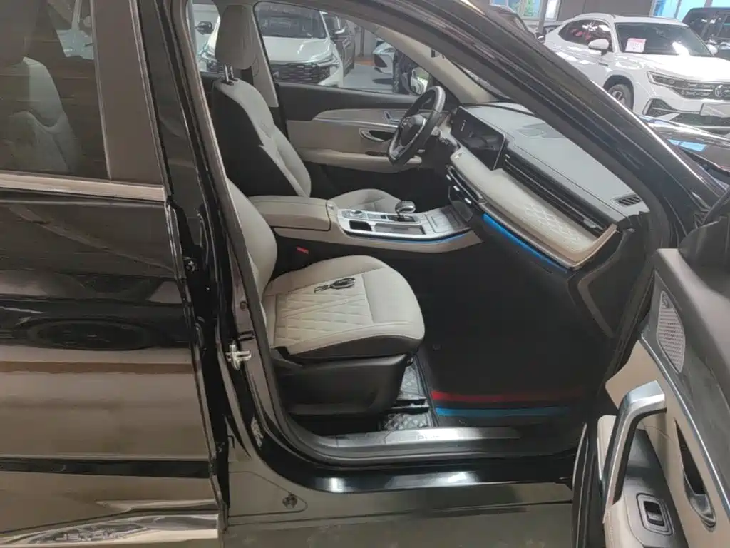 Jetour Jietu X70 PLUS 2024 — фото 25
