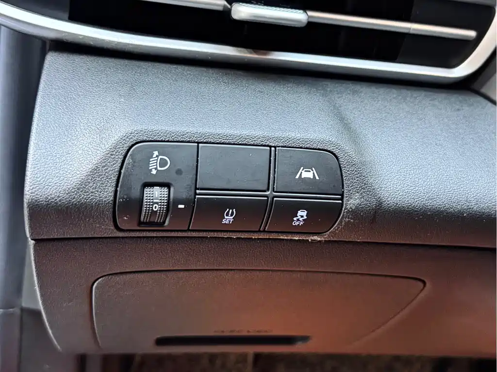 Hyundai Elantra 2021 — фото 12