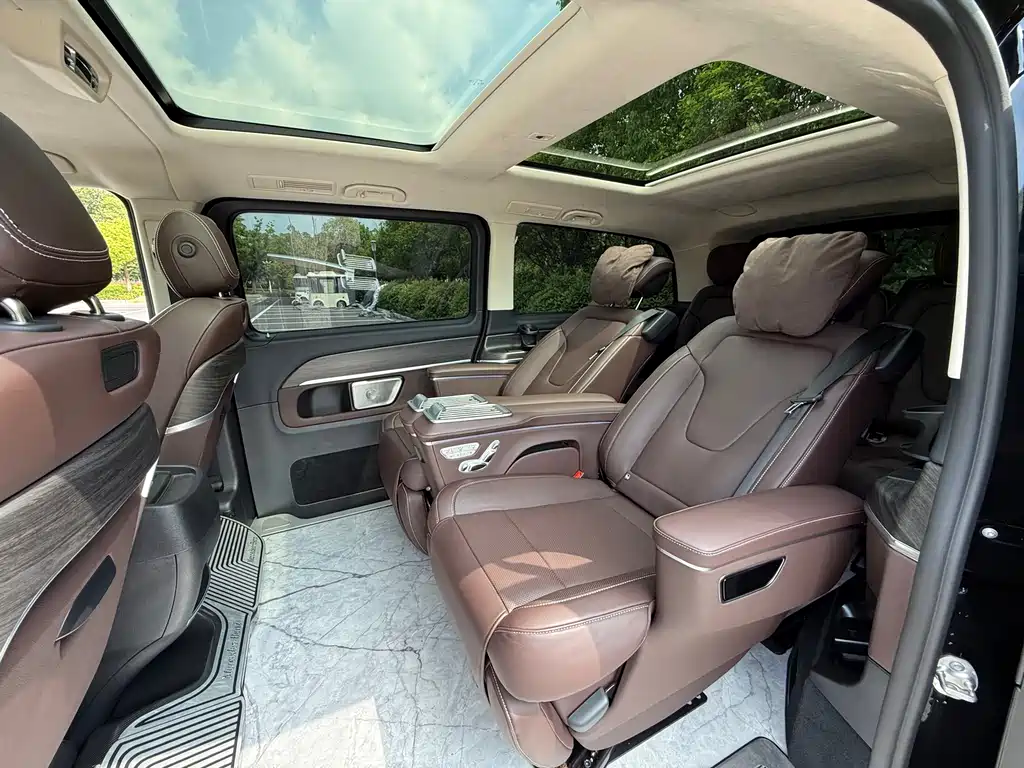 Mercedes-Benz V-Class 2025 — фото 11