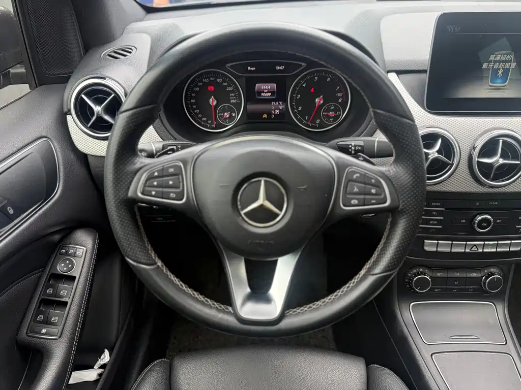 Mercedes-Benz B-Class 2017 — фото 12