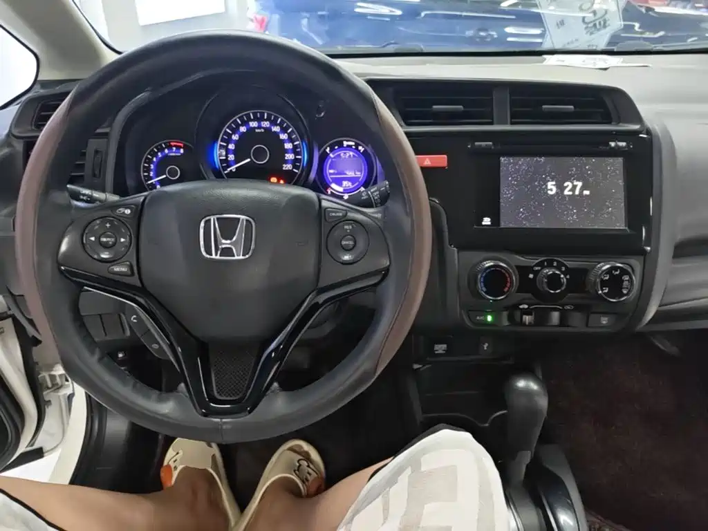 Honda Fit 2015 — фото 10