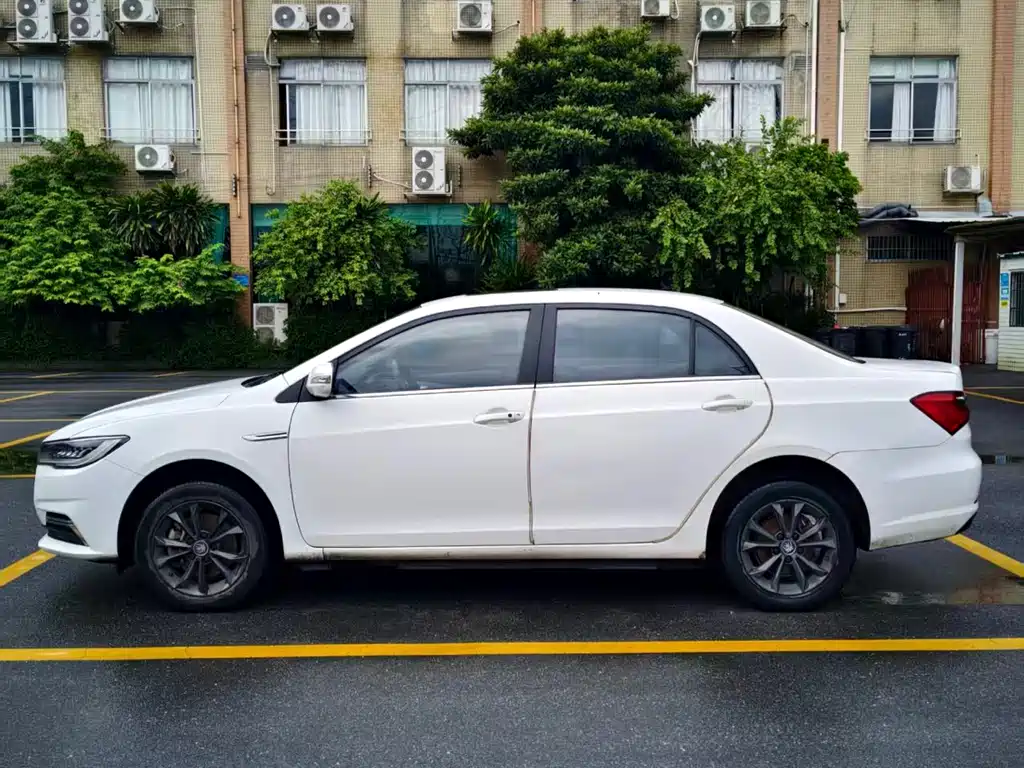 BYD Qin New Energy 2020 — фото 4