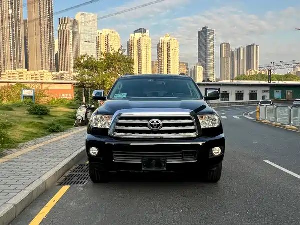 Toyota Sequoia 2010