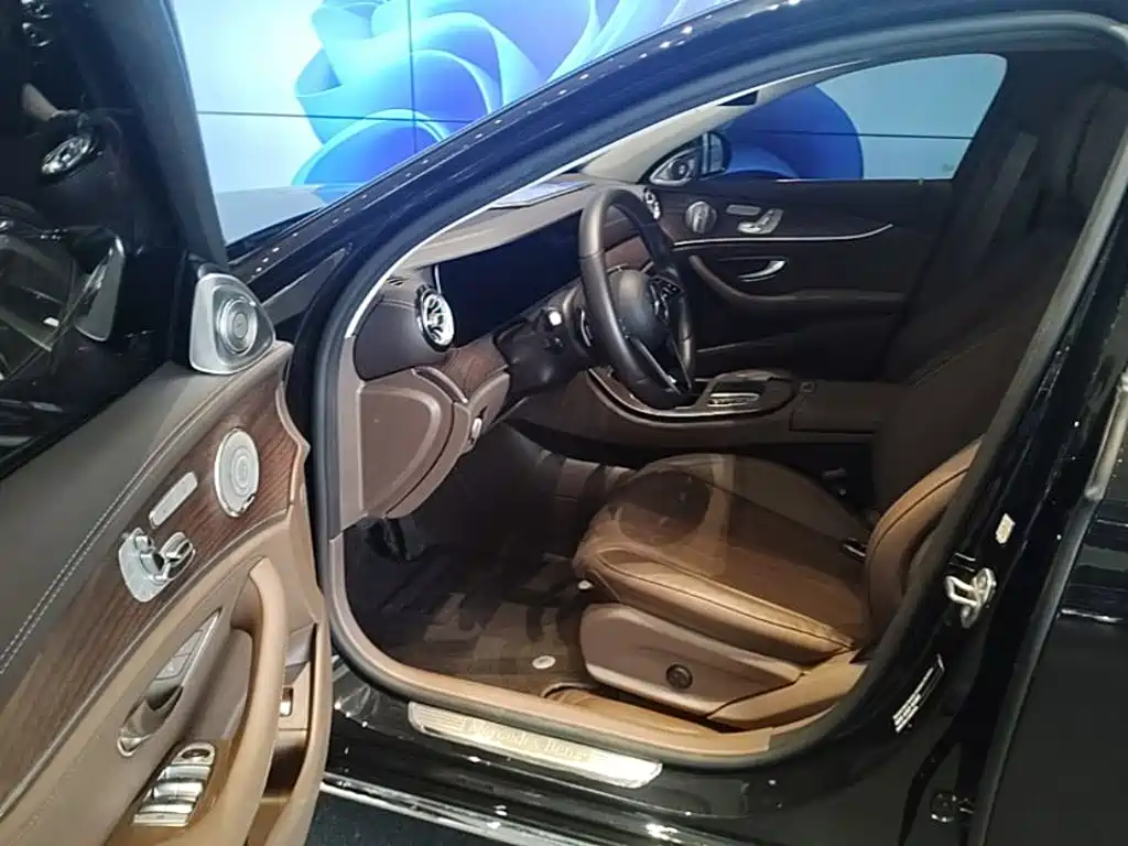 Mercedes-Benz E-Class 2023 — фото 23