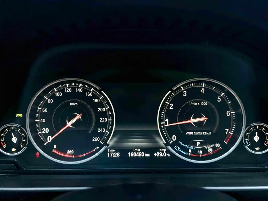 BMW 5 Series 2017 — фото 13