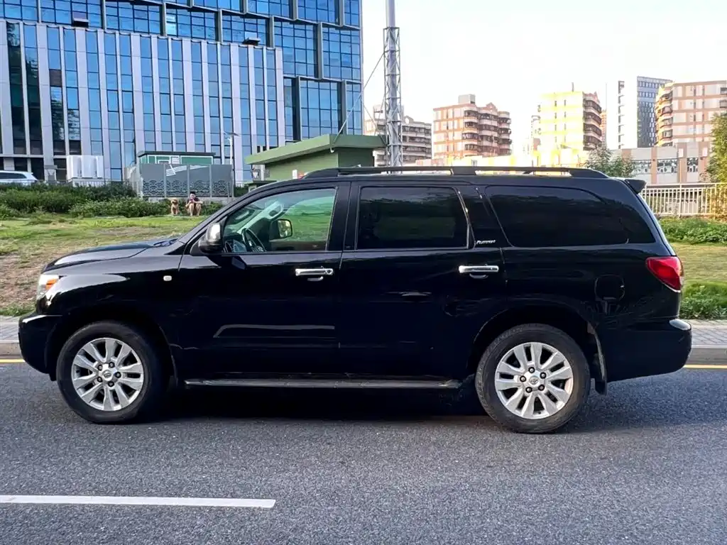 Toyota Sequoia 2014 — фото 4