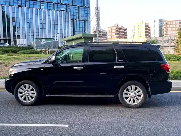 Toyota Sequoia 2010