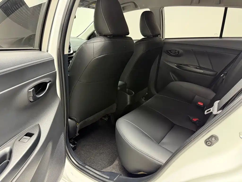 Toyota Yaris L 2022 — фото 13