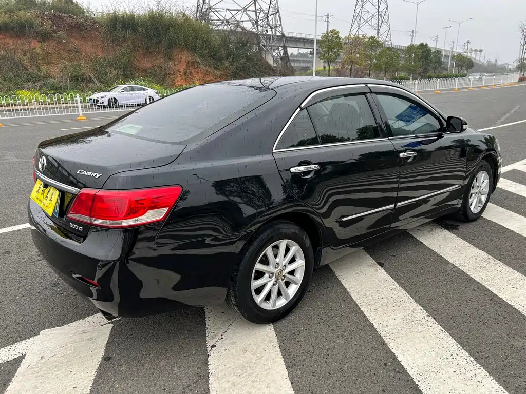Toyota Camry 2011 — фото 4