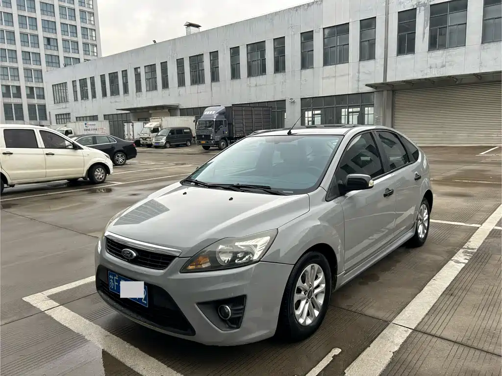 Ford Focus 2011 — фото 2