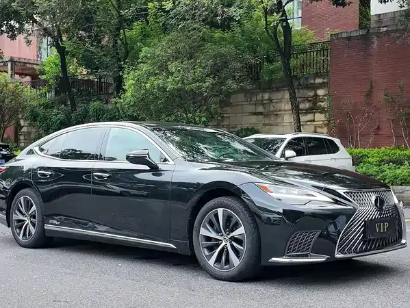 Lexus LS 2022