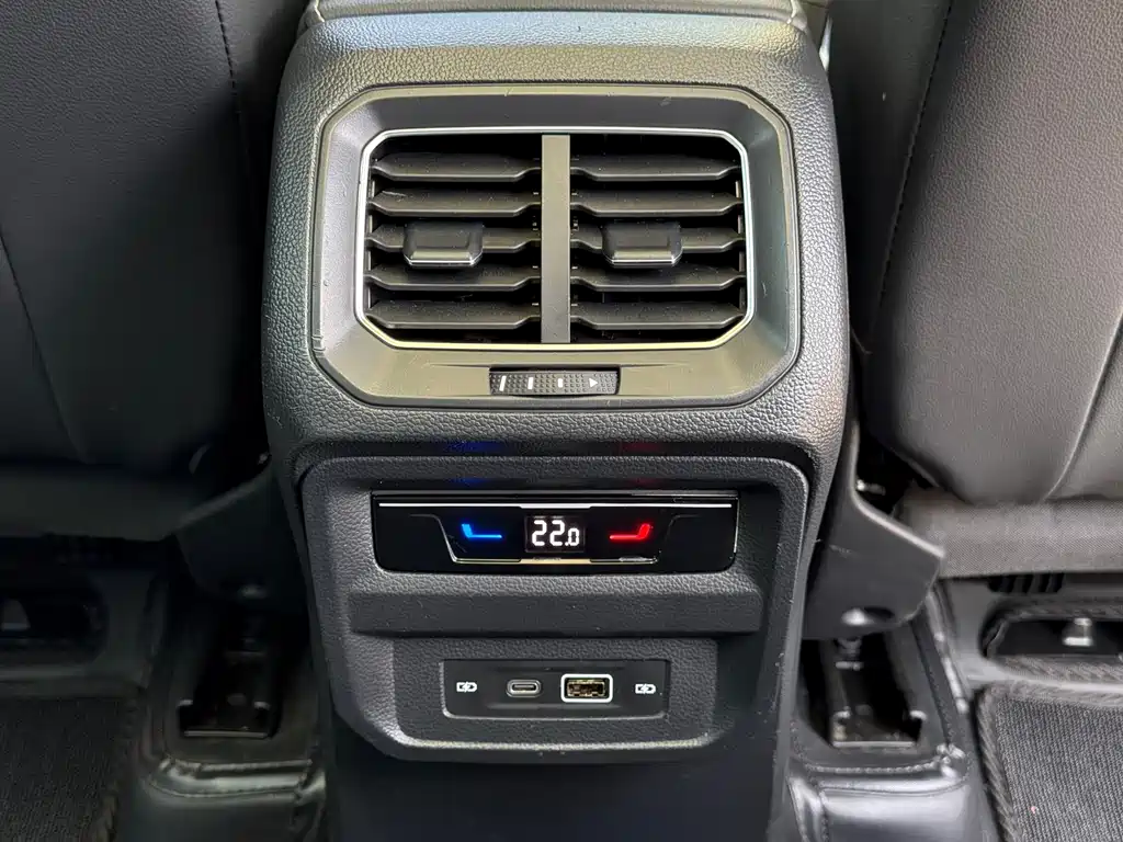 Volkswagen Tiguan L 2023 — фото 13