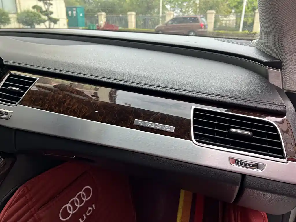 Audi A8 2015 — фото 29