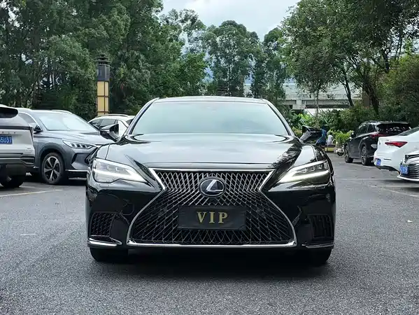 Lexus LS 2022