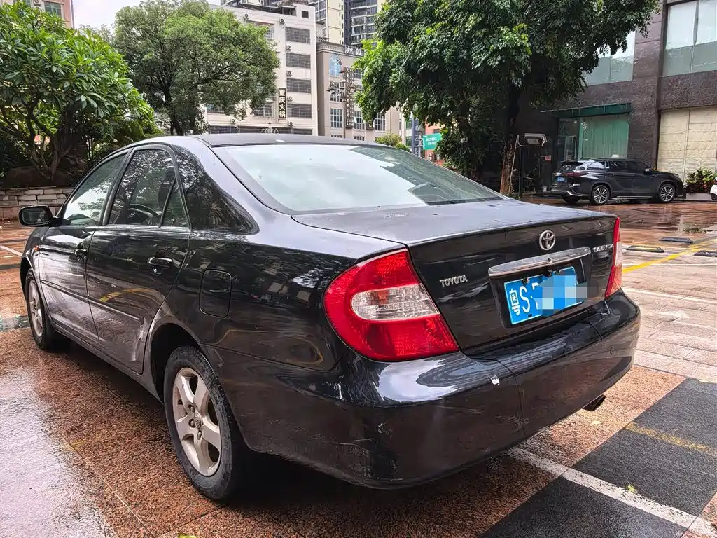 Toyota Camry 2004 — фото 13
