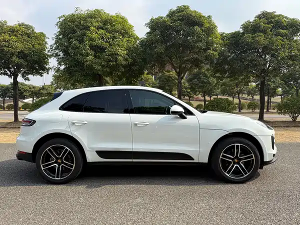 Porsche Macan 2021