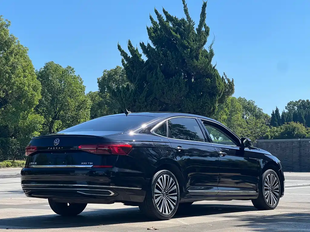 Volkswagen Passat 2021 — фото 17