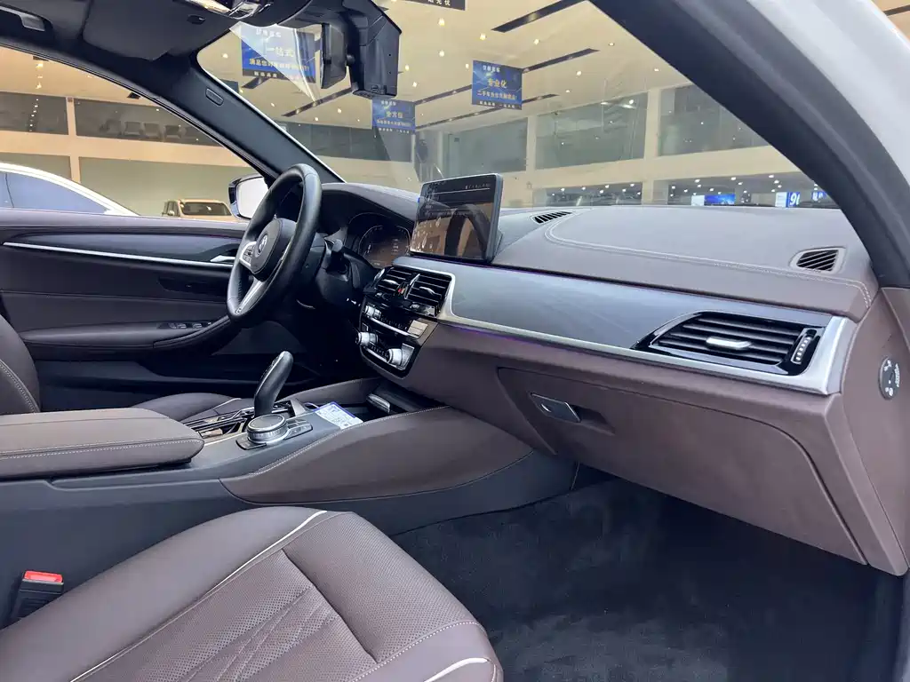 BMW 5 Series New Energy 2022 — фото 14