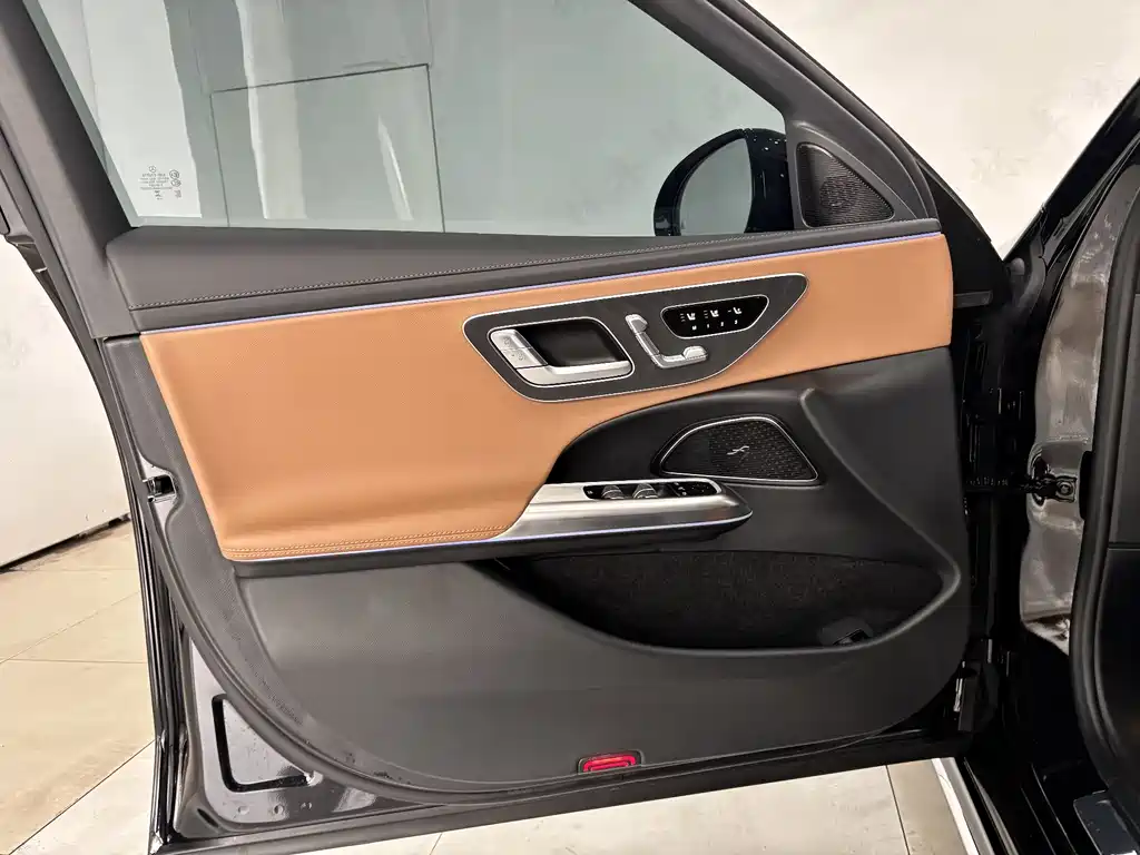 Mercedes-Benz E-Class 2025 — фото 10
