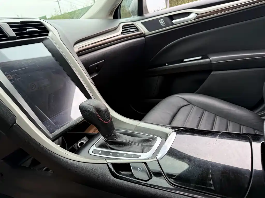 Ford Mondeo 2015 — фото 11