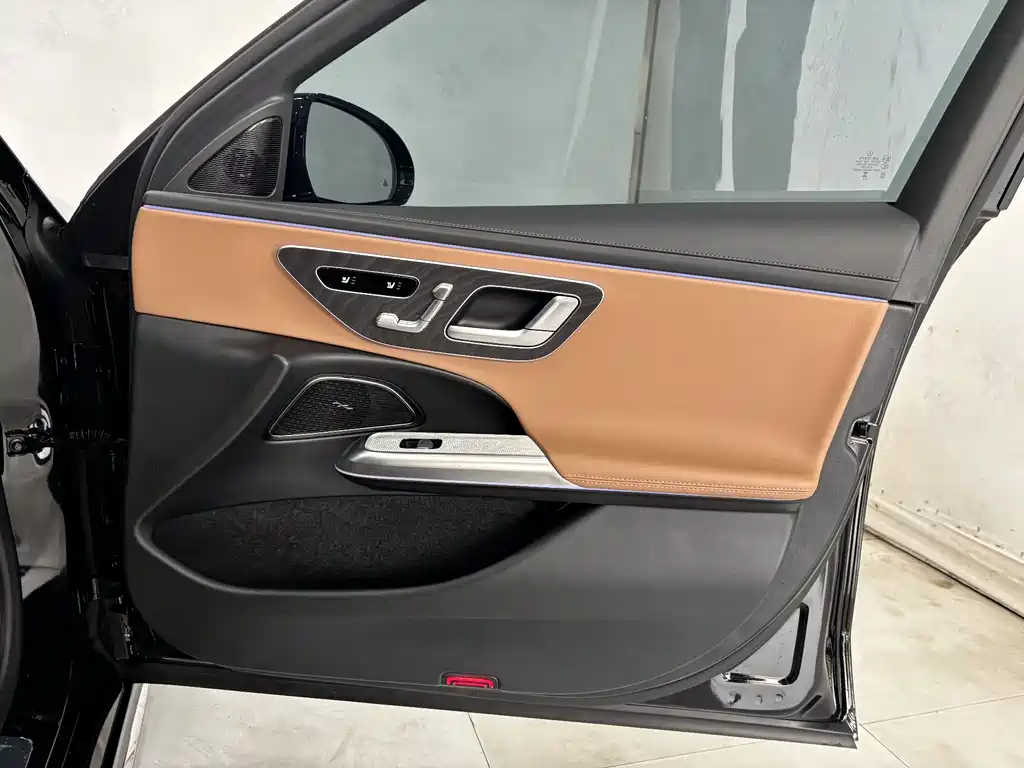 Mercedes-Benz E-Class 2025 — фото 25
