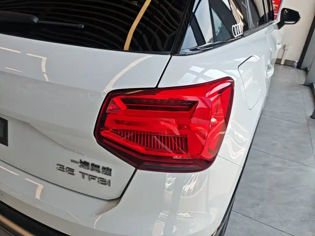 Audi Q2L 2020 — фото 8