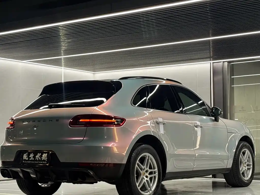 Porsche Macan 2017 — фото 18
