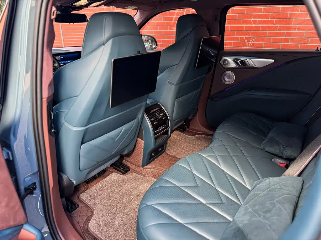 BMW XM 2024 — фото 11