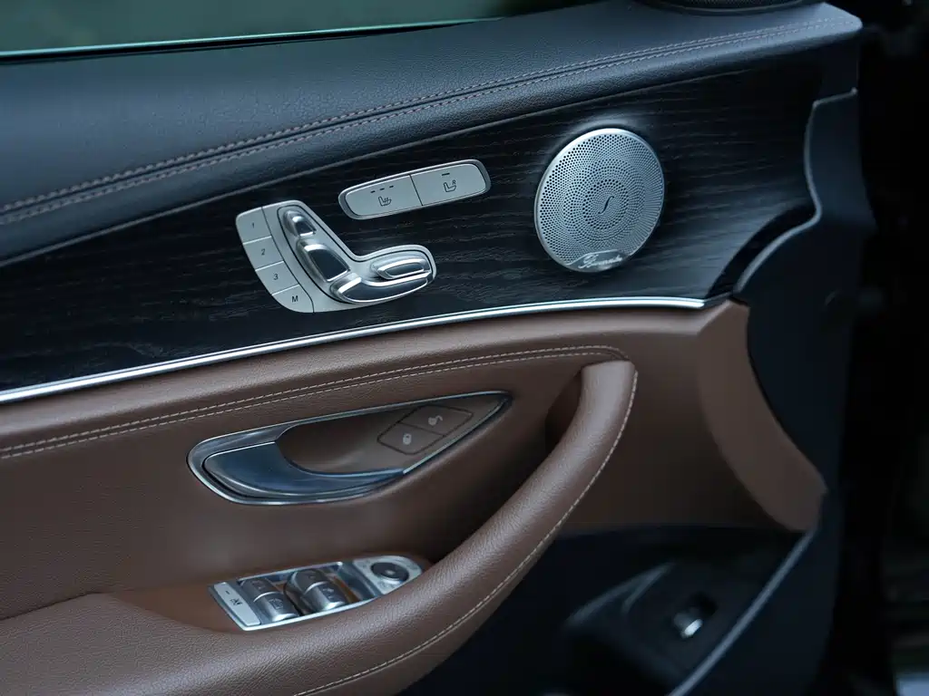 Mercedes-Benz E-Class 2021 — фото 16