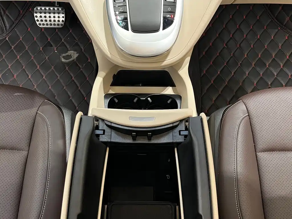 Mercedes-Benz V-Class 2022 — фото 16