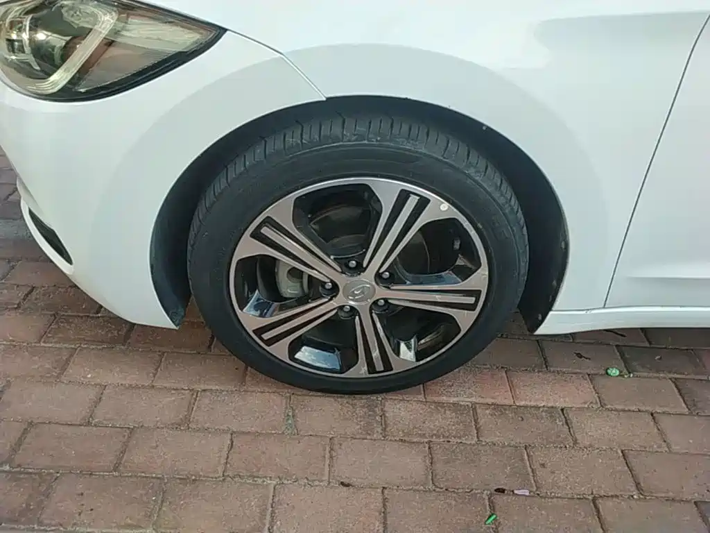 Hyundai Elantra 2018 — фото 23
