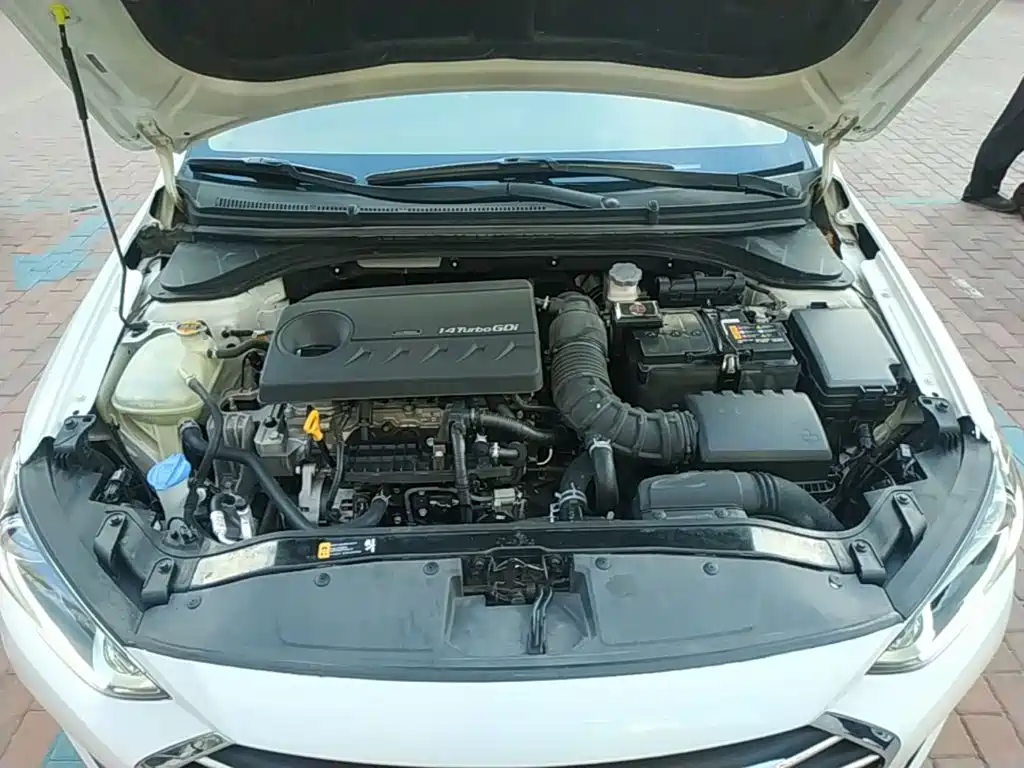 Hyundai Elantra 2018 — фото 20