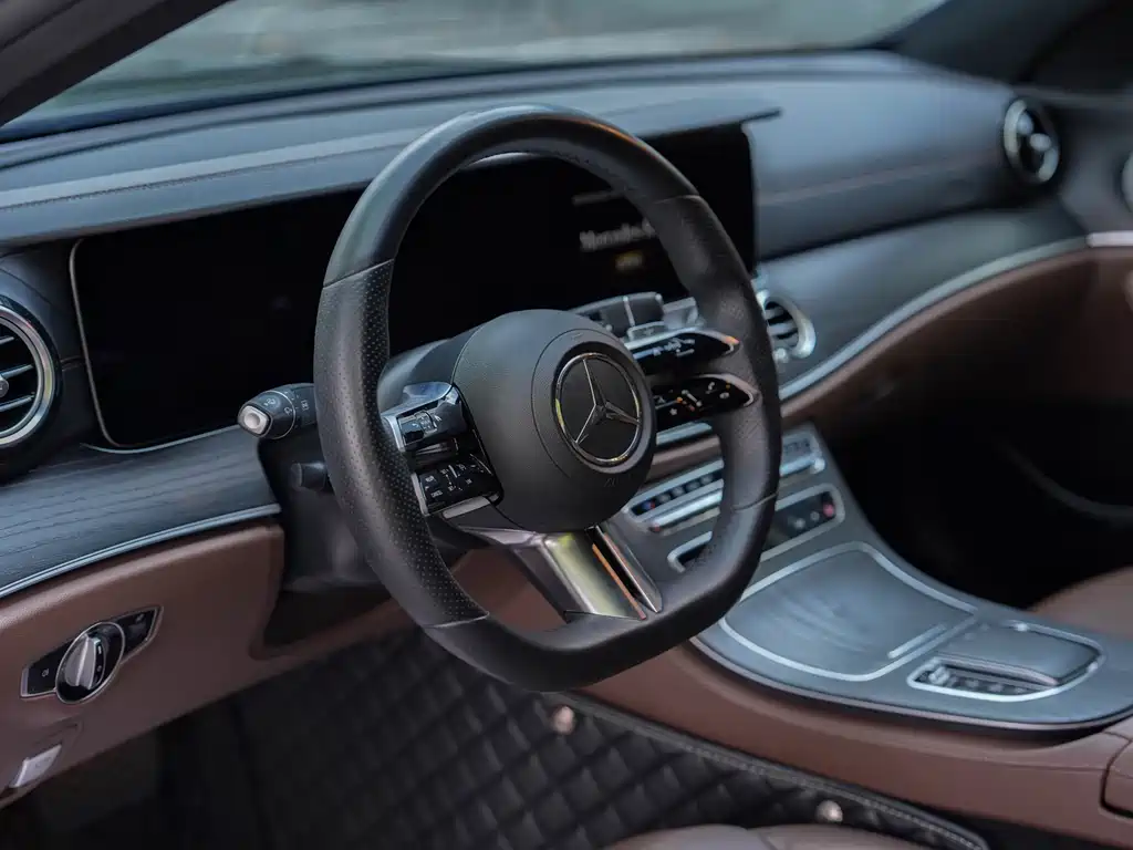 Mercedes-Benz E-Class 2021 — фото 17