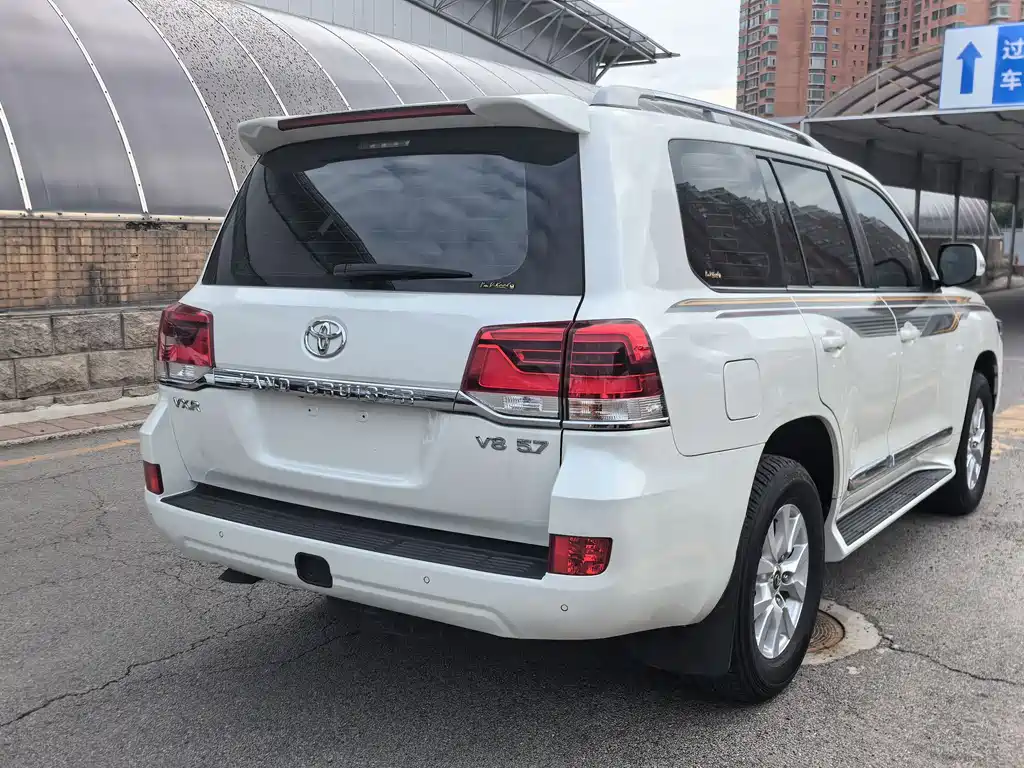 Toyota Land Cruiser 2018 — фото 3