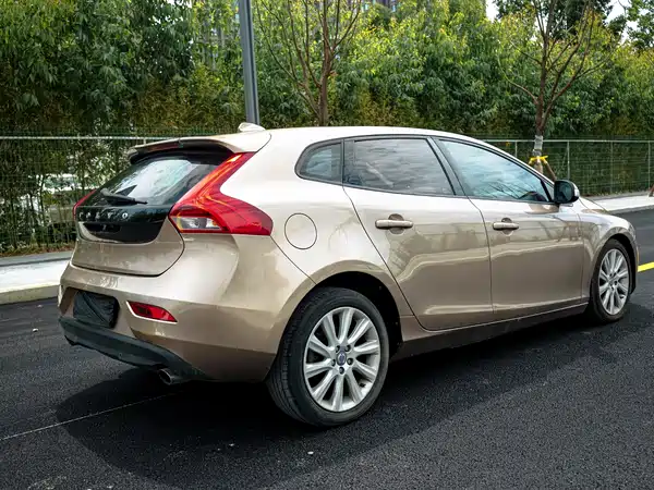 Volvo V40 2015