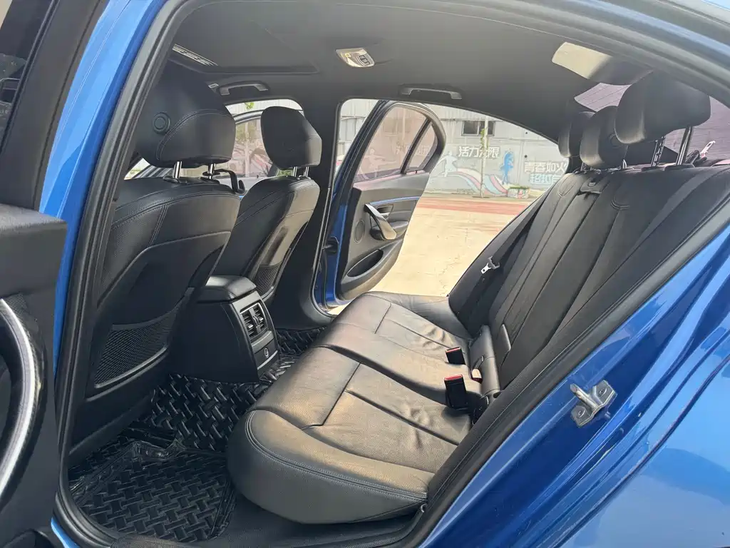 BMW 3 Series 2018 — фото 14