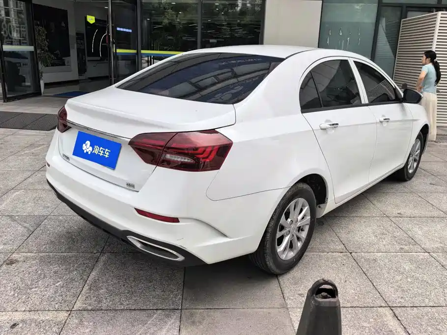Geely Emgrand 2022 — фото 3