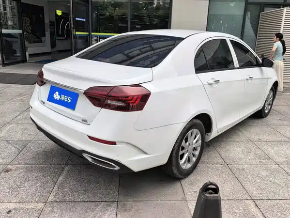 Geely Emgrand 2022
