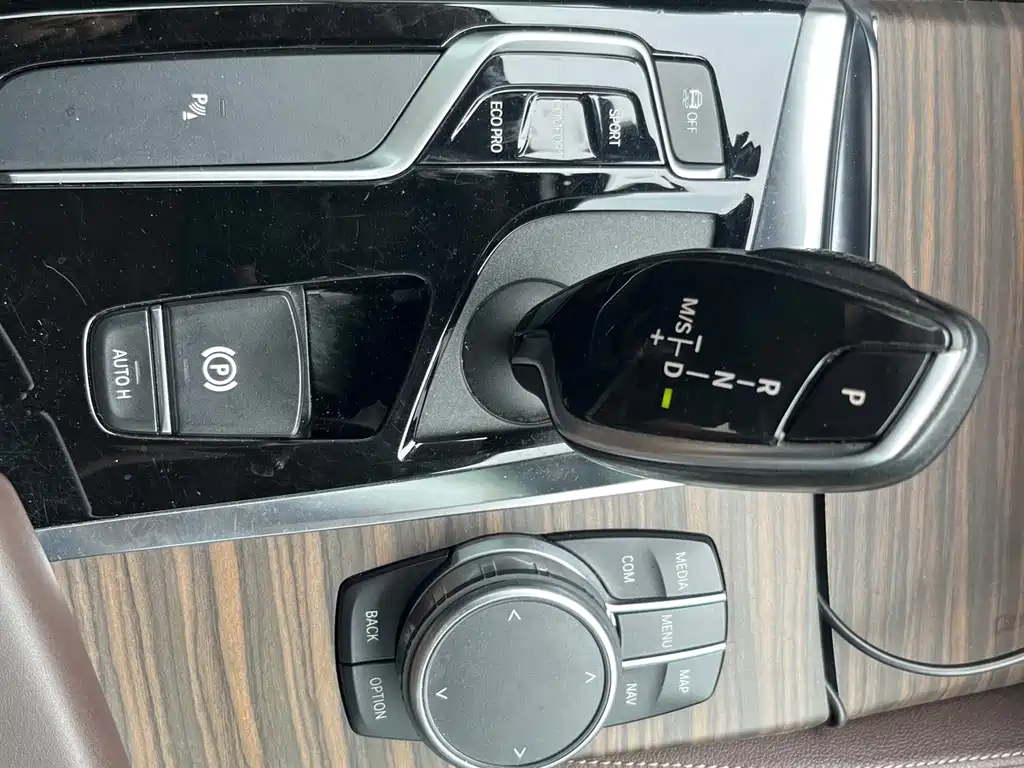 BMW 5 Series 2019 — фото 11
