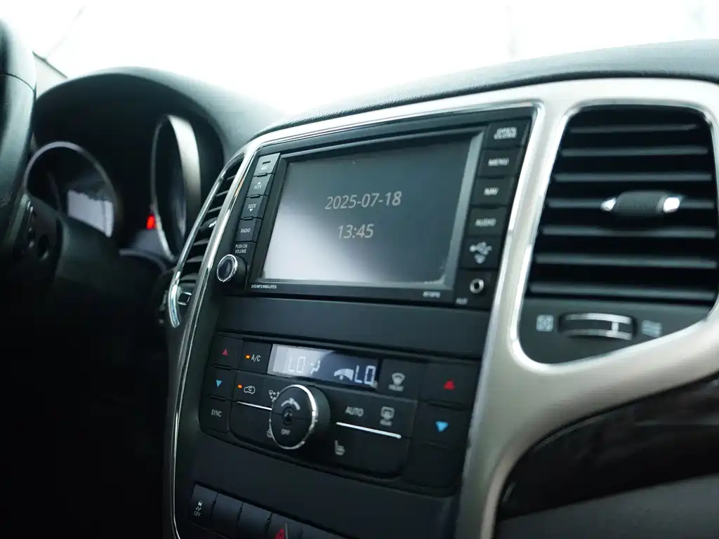 Jeep Grand Cherokee 2013 — фото 25