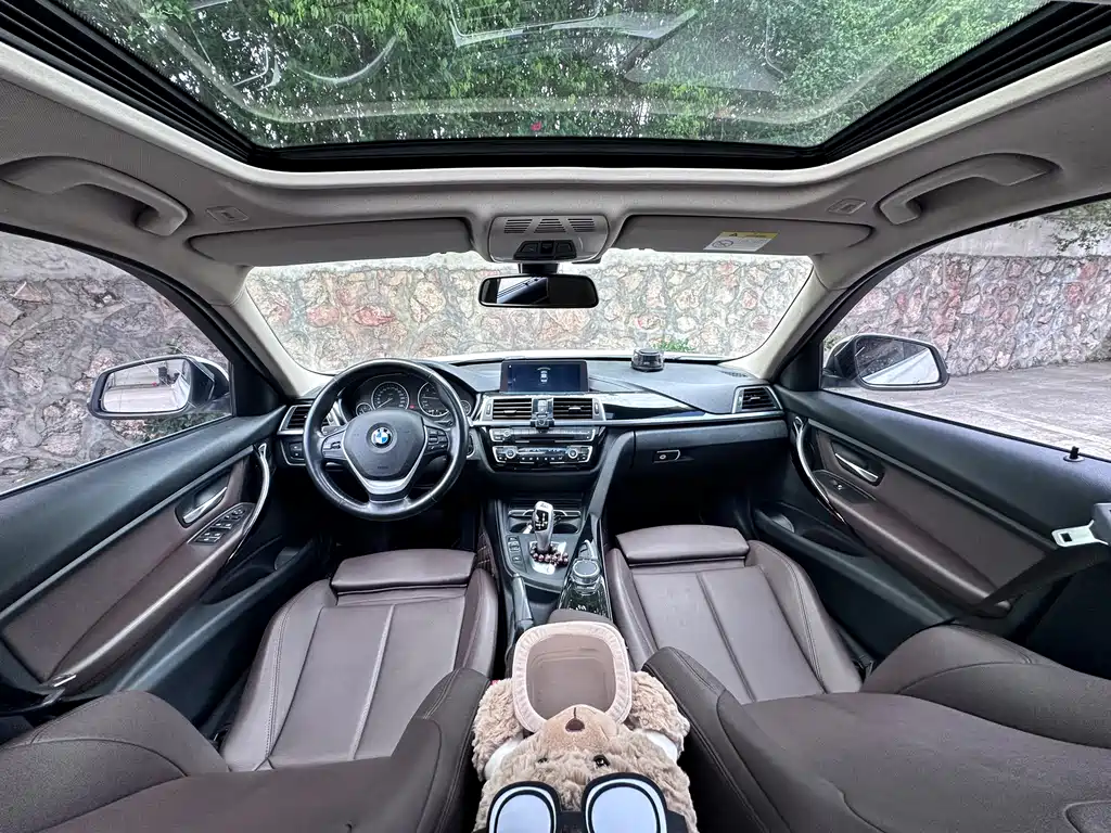 BMW 3 Series 2019 — фото 12